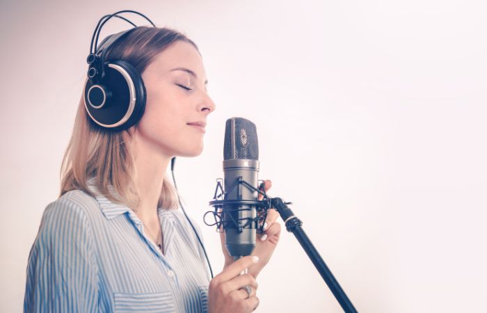 Action Verbs that Start with V - vocalize